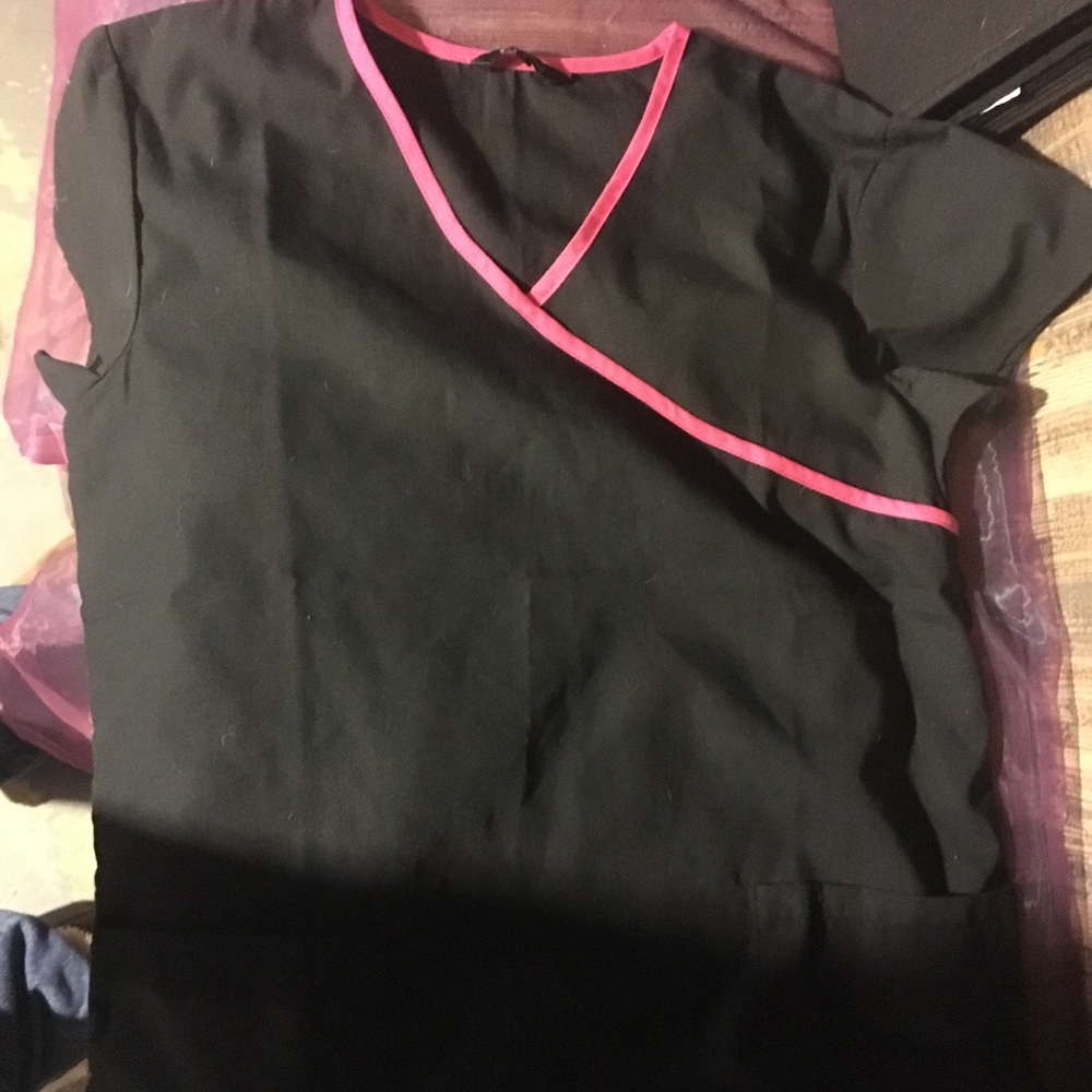 Scrub top